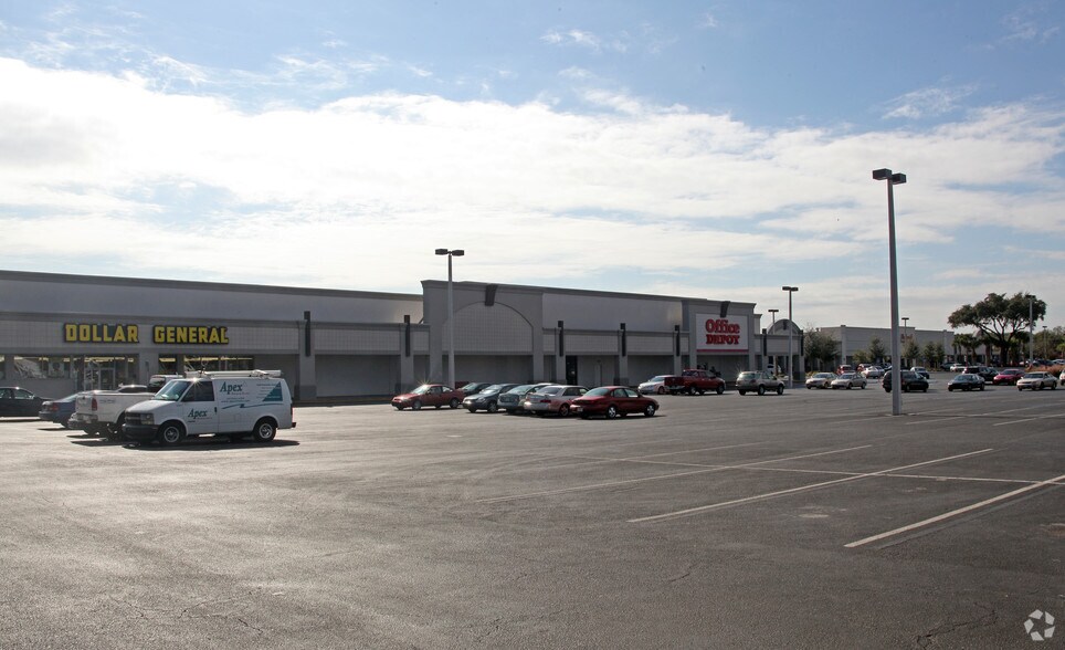 More Photos Of 458-655 W Brandon Blvd, Brandon Unknown For Lease