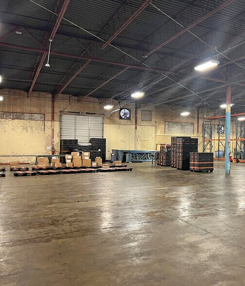 More Photos Of 2941-3055 Norbrook Dr, Memphis Distribution For Lease