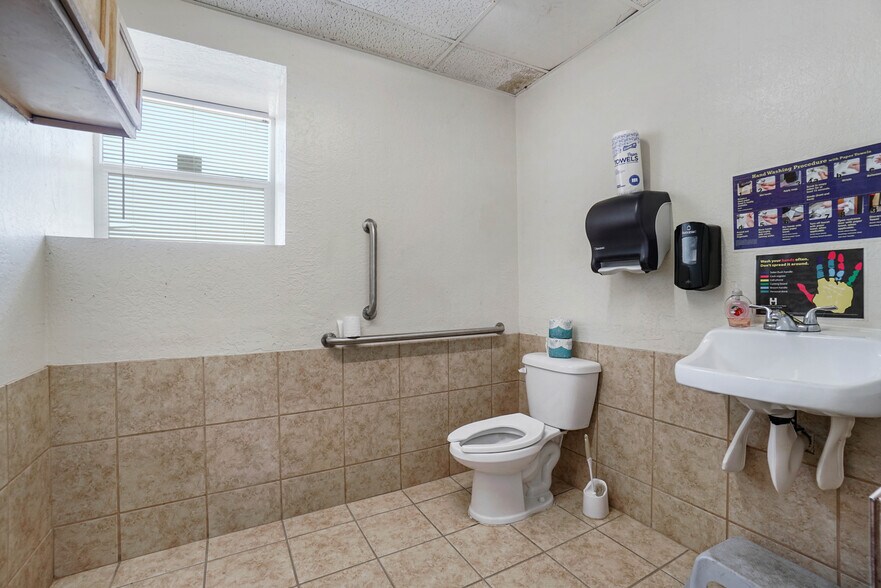 More Photos Of 4460 SW Lee Blvd, Lawton Daycare Center For Lease