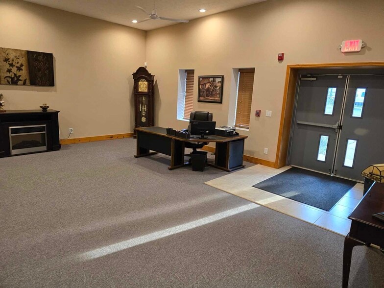 More Photos Of 661 N County Road 25A, Troy Daycare Center For Lease