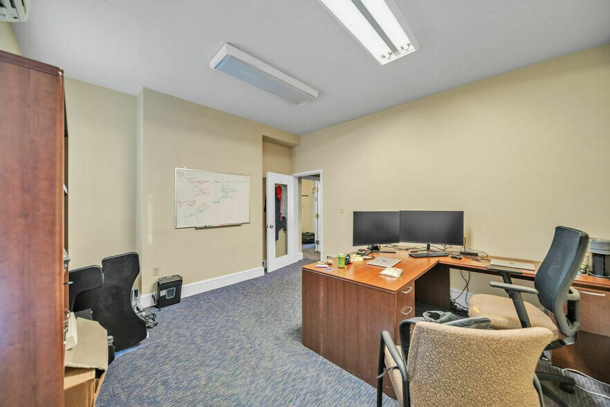 More Photos Of 319-321 D St NE, Washington Office For Lease