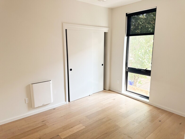 More Photos Of 1825 N Rosa Parks Way, Portland Multifamily For Sale