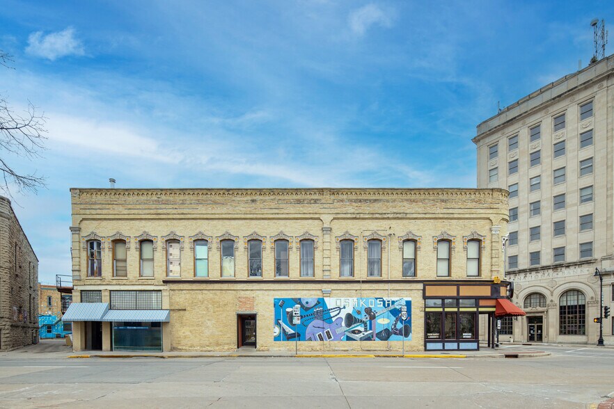 More Photos Of 401 N Main St, Oshkosh Bar For Sale