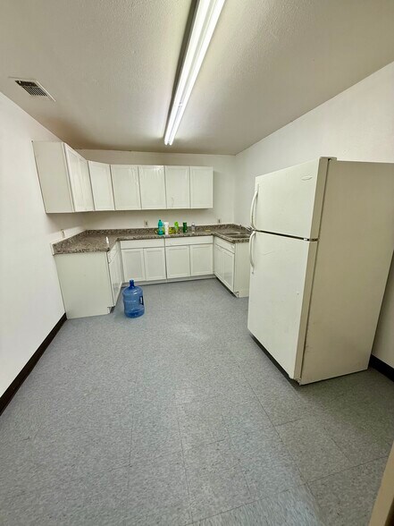 More Photos Of 906 Lincoln Ave, Robstown Industrial For Sale