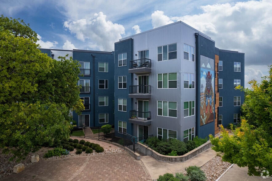 More Photos Of 2717 S Lamar Blvd, Austin Apartments For Lease