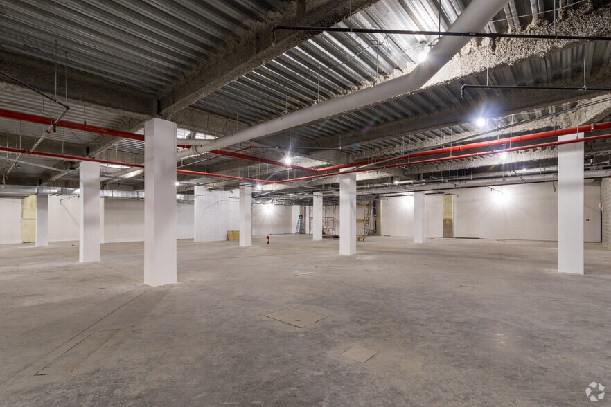 More Photos Of 38 Victory Blvd, Staten Island Office For Lease