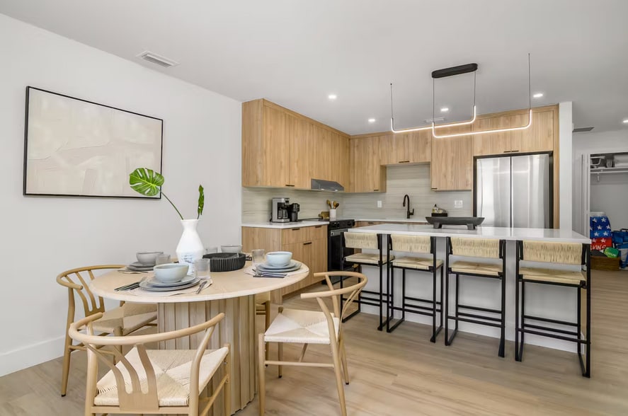 More Photos Of 2616 Lakeview Dr, Naples Apartments For Sale