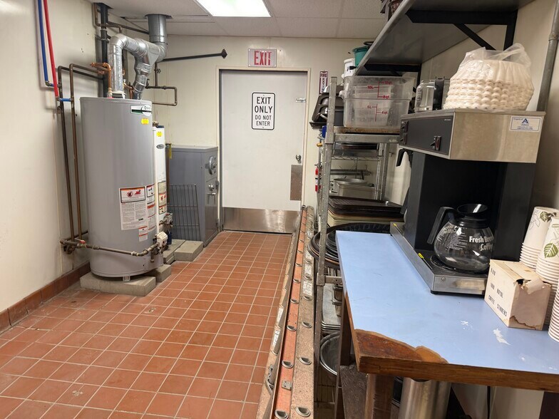 More Photos Of 1332 Lower Broadway, Schenectady Restaurant For Lease