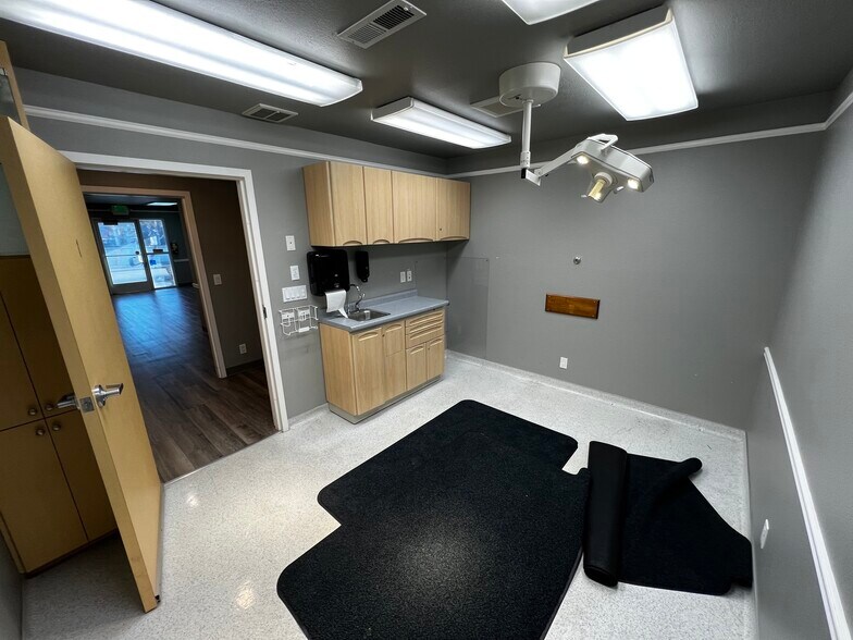More Photos Of 1158 Court St, Redding Medical For Sale