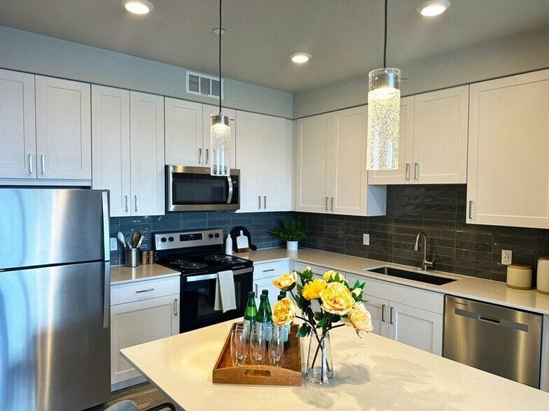 More Photos Of 655 S Sierra Madre St, Colorado Springs Apartments For Lease