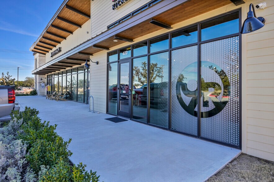 More Photos Of 901 N Vista Ridge Blvd, Cedar Park General Retail For Sale