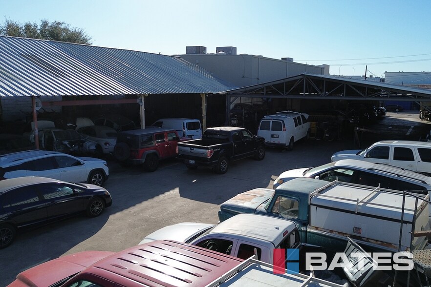 More Photos Of 4726-4730 Memphis St, Dallas Showroom For Sale