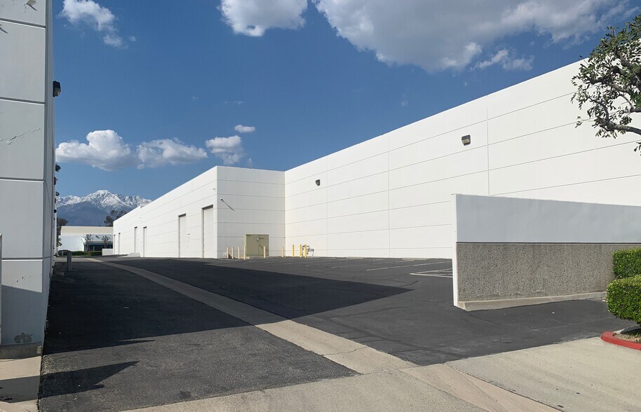 More Photos Of 2021 E Locust Ct, Ontario Warehouse For Lease
