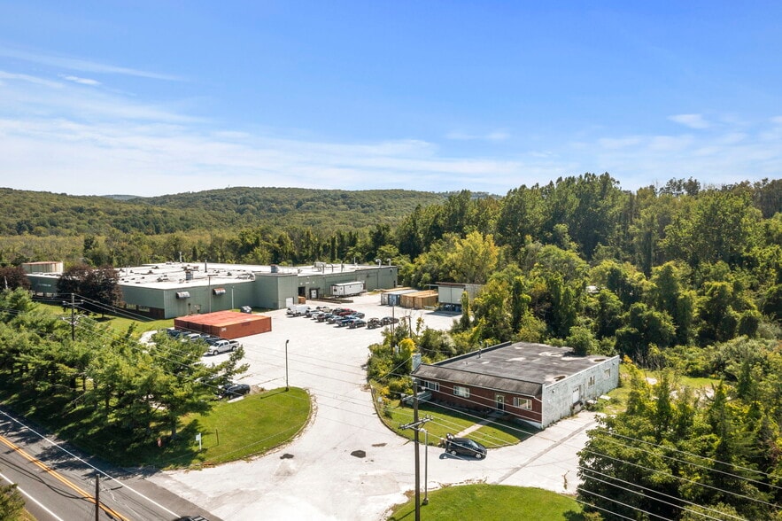 More Photos Of 1434-1440 County Rd, Wantage Warehouse For Sale