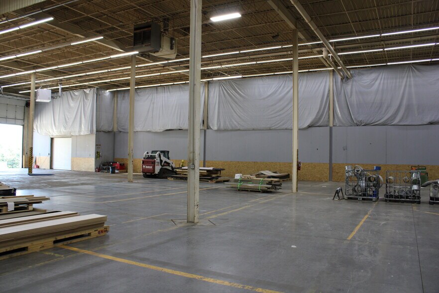 More Photos Of 1777 Oakdale Ave, West Saint Paul Manufacturing For Lease