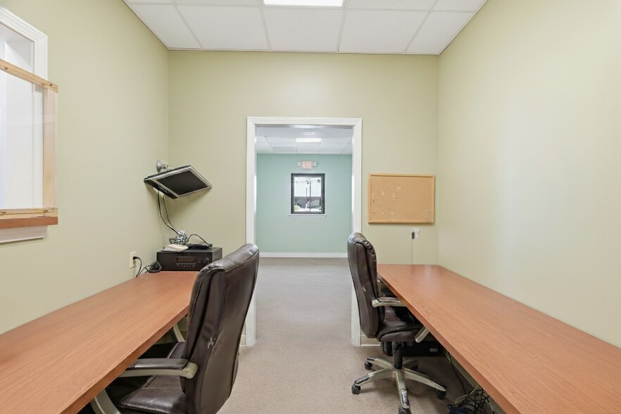 More Photos Of 2 Foxwood Dr, Windsor Locks Medical For Sale