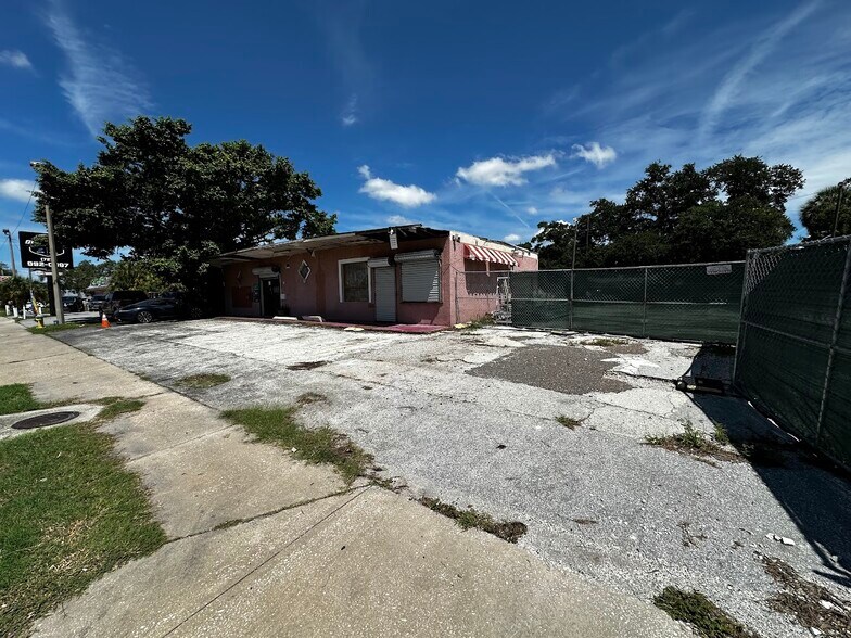 More Photos Of 4807 22nd Ave S, Saint Petersburg Coworking Space