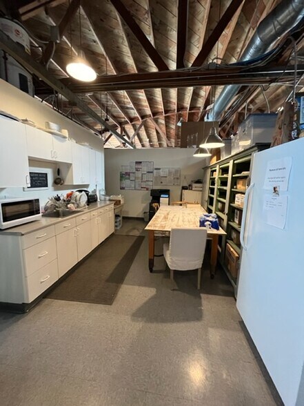 More Photos Of 5420 W 83rd St, Los Angeles Warehouse For Lease