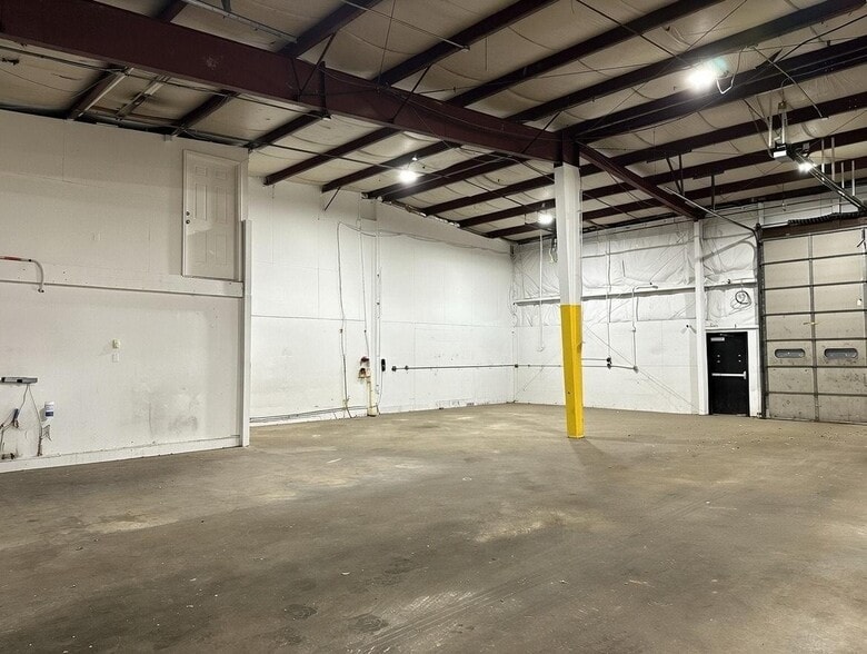 More Photos Of 262 Titus Ave, Warrington Warehouse For Lease
