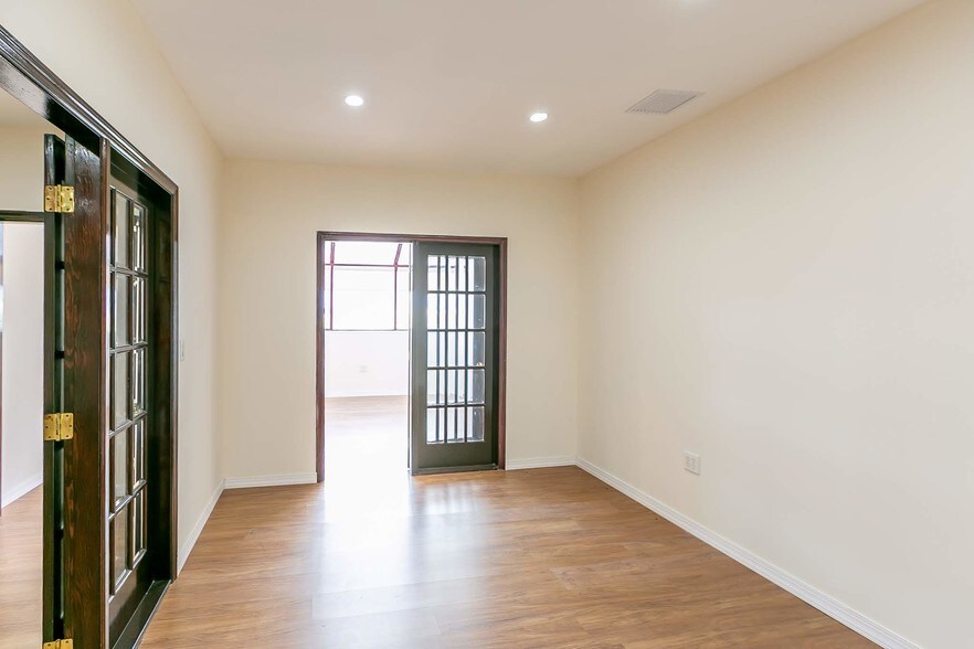 More Photos Of 14200-14238 SW 136th St, Miami Light Manufacturing For Sale