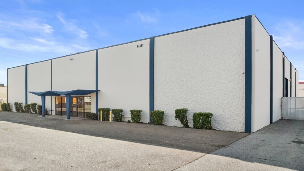 More Photos Of 6951 Oran Cir, Buena Park Warehouse For Lease