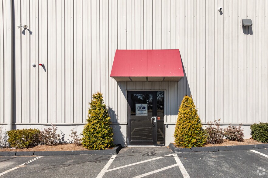 More Photos Of 220 Canton St, Stoughton Warehouse For Lease