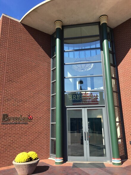 More Photos Of 700 Washington St, Columbus Office For Lease