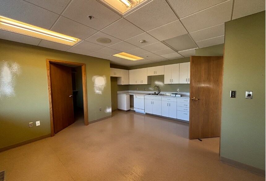 More Photos Of 4904 S Minnesota Ave, Sioux Falls Office For Sale