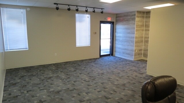 More Photos Of 3368 SR 752 St, Ashville Storefront Retail Office For Lease