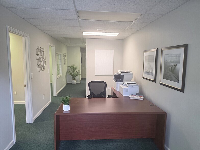 More Photos Of 190 Westbrook Rd, Essex Office For Sale