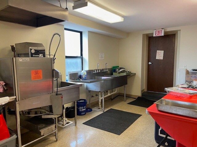 More Photos Of 901 N Prospect Ave, Springfield Freestanding For Sale