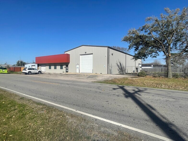 Primary Photo Of 423 S 8th St, La Porte Distribution For Lease