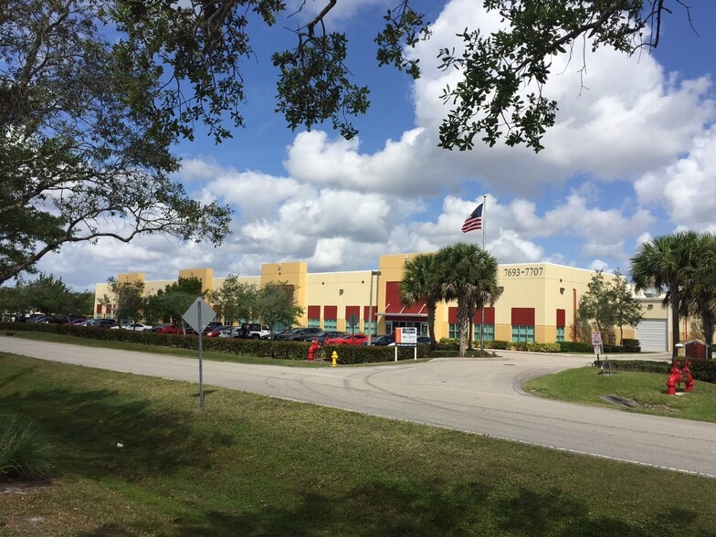 Primary Photo Of 7729-7767 SW Ellipse, Stuart Flex For Lease