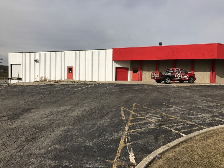 More Photos Of 2200 N Rand Rd, Palatine Freestanding For Sale