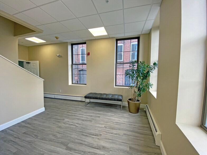 More Photos Of 6 Dixon Ave, Concord Office For Lease