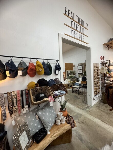 More Photos Of 1152 Commerce Ave, Longview Freestanding For Sale