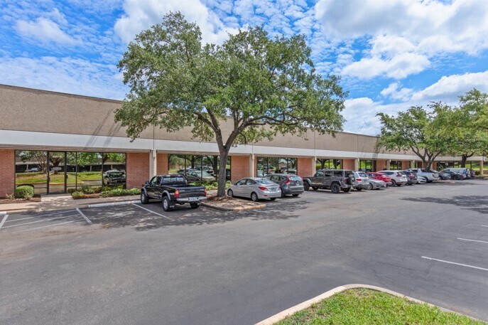 More Photos Of 2120 W Braker Ln, Austin Light Distribution For Lease