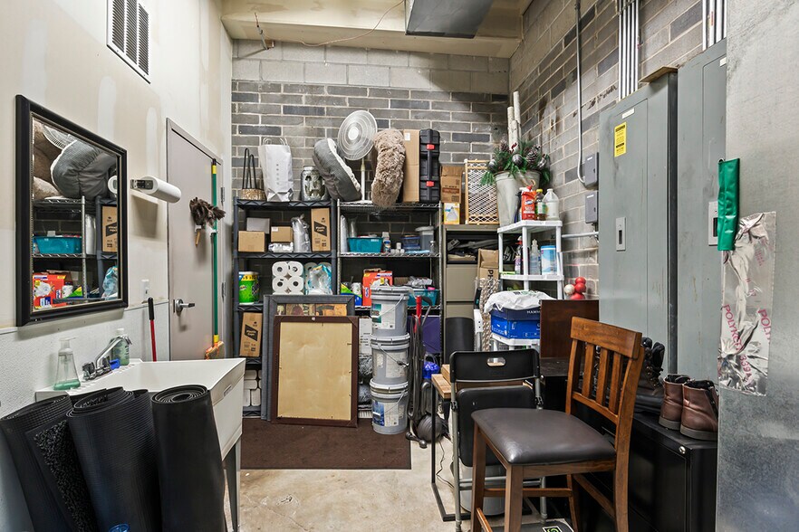 More Photos Of 2940 Weber Dr, Aurora Auto Repair For Sale