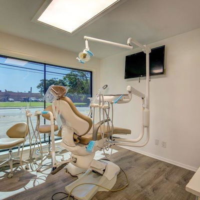 More Photos Of 737 Irby Ln, Irving Medical For Sale