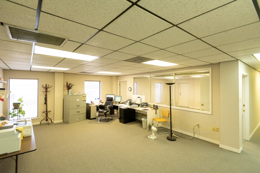 More Photos Of 2315 N Woodlawn Ave, Metairie Office For Lease