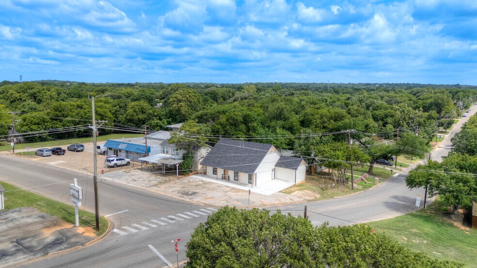 More Photos Of 4700 Barbara Rd, River Oaks Office For Sale