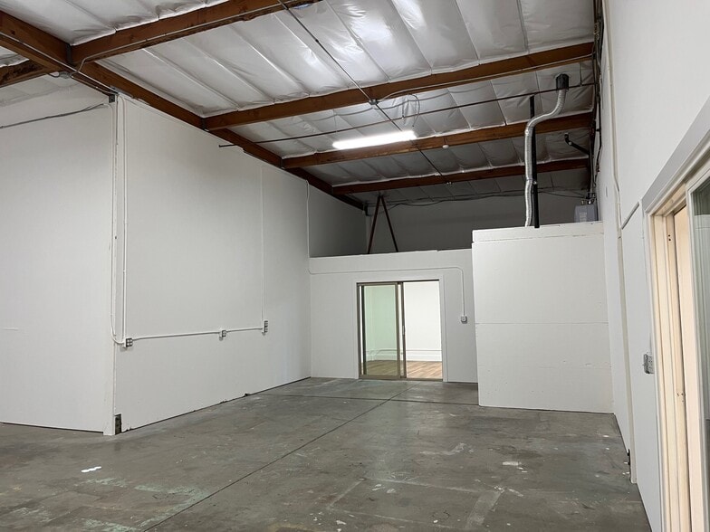 More Photos Of 3095 Kerner Blvd, San Rafael Warehouse For Lease