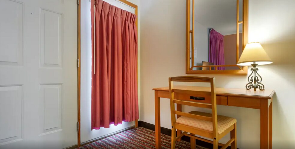 More Photos Of 2050 S US 41, Marquette Hotel For Sale