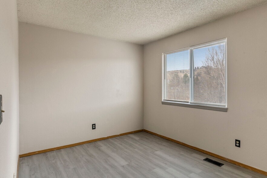 More Photos Of 2305 Split Rock Dr, Colorado Springs Apartments For Sale