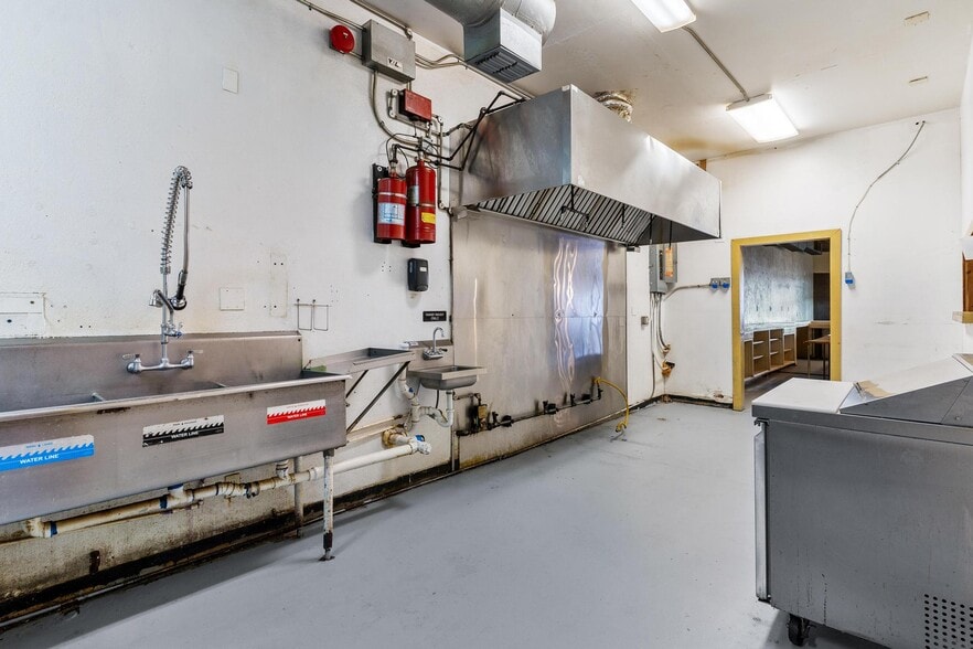 More Photos Of 227 E Main St, Tavares General Retail For Sale