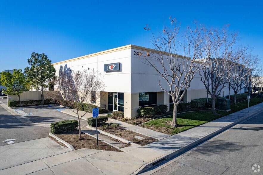 More Photos Of 237 W Orange Show Ln, San Bernardino Warehouse For Lease