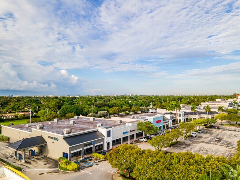 More Photos Of 1600-1760 NE Miami Gardens Dr, Miami Unknown For Lease
