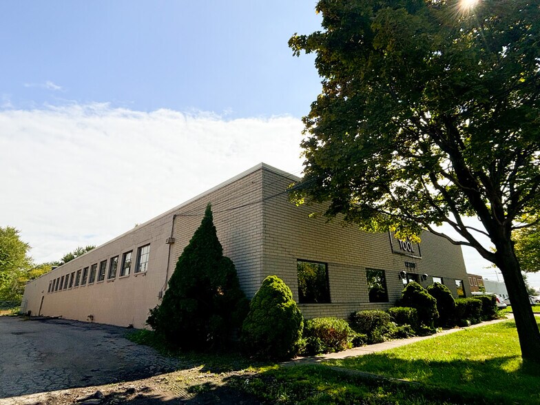 Primary Photo Of 12700 Inkster Rd, Redford Manufacturing For Sale