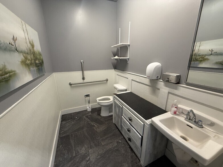More Photos Of 1012 S 14th St, Leesburg Freestanding For Lease