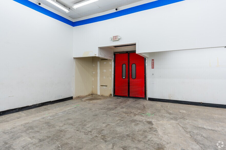 More Photos Of 3411-3441 Breckenridge Ln, Louisville Unknown For Lease